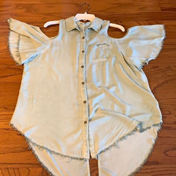 Distressed Denim-look Umgee medium cold shoulder top with long split back - Picture 1 of 8